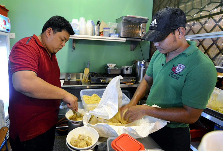 The middle shop features thin, crunchy wantan noodles paired with plump wantans.