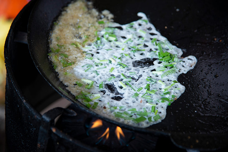 The batter was poured in to fry first.