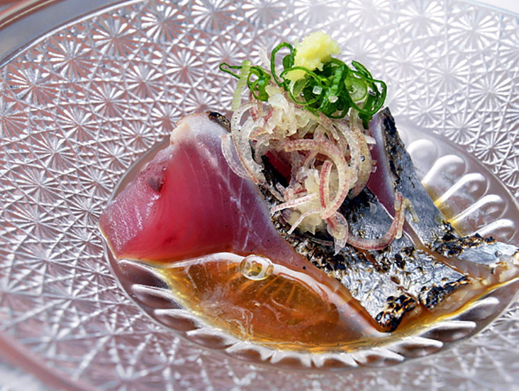Enjoy the meaty flavours from the lightly grilled katsuo or tuna is served with soy sauce and topped with spring onions and grated ginger.