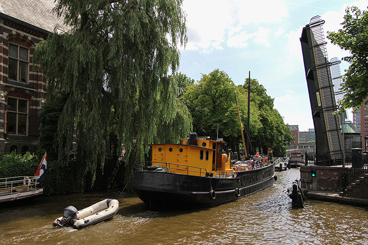 Raising the canal lift bridge to allow a barge to pass