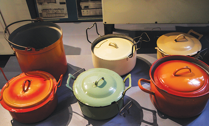 Dutch ovens were traditionally used to fry the frites