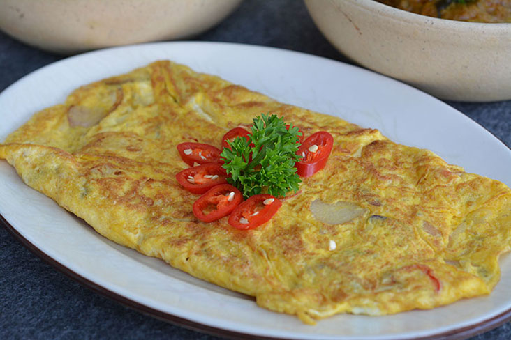 Omelette cincalok is a good companion for dinner with the rice and curries. They use cincalok sourced from Melaka.