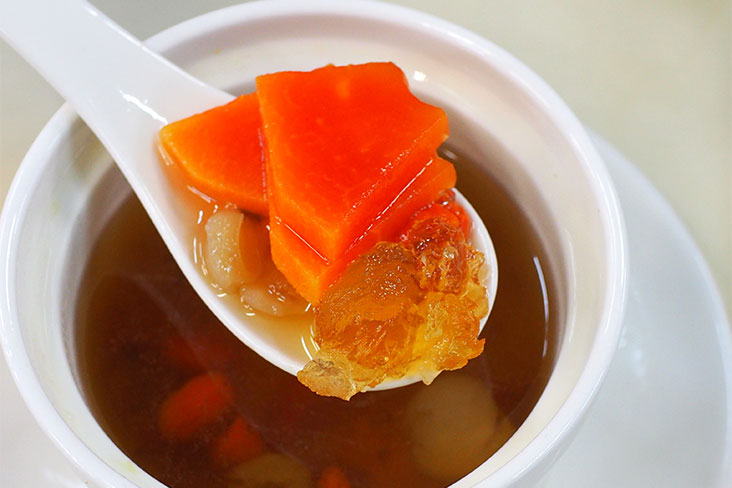 For a sweet and nutritional ending, go for their peach gum dessert with double boiled papaya.