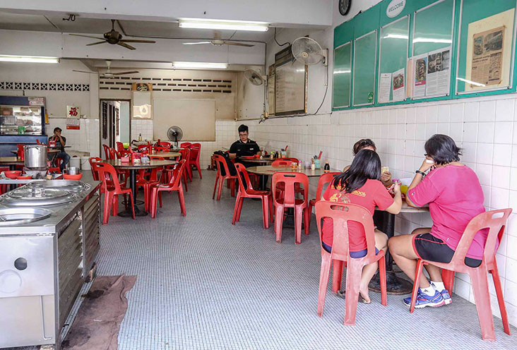 Customers come from nearby residential areas or the offices for breakfast, lunch and dinner.