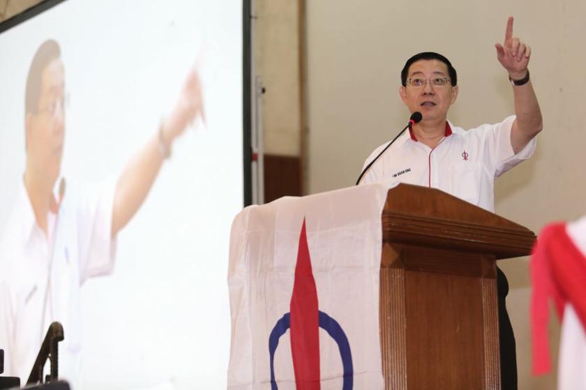 Lim Guan Eng at the Selangor DAP 17th state ordinary convention in Shah Alam, December 15, 2013. u00e2u20acu201d Picture by Choo Choy May