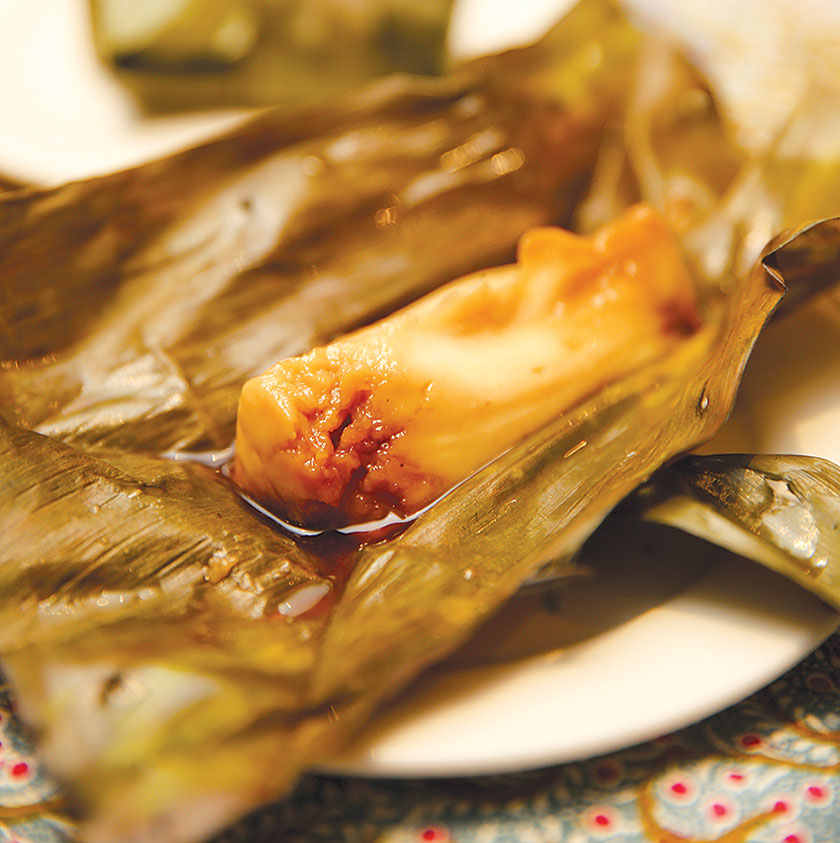 Usually available only by special order with Malaccan kuih makers, the kuih bongkong can be eaten cold or hot 
