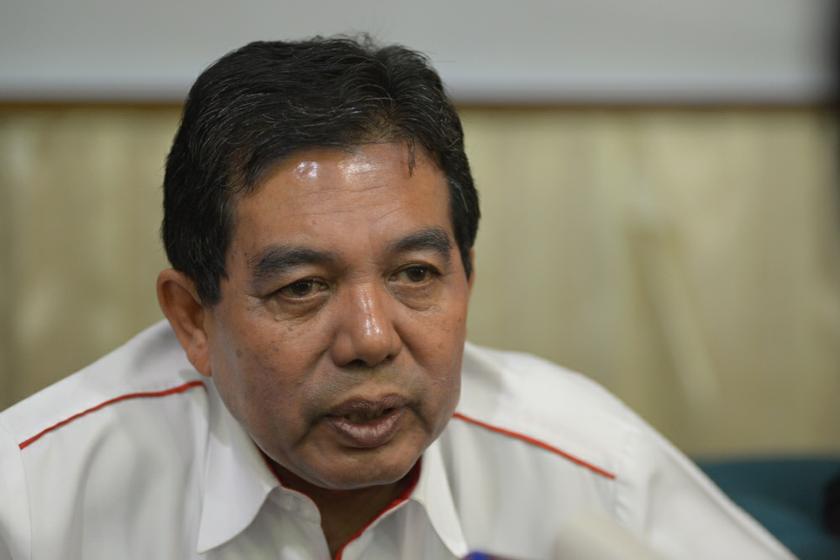 Deputy Health Minister Datuk Seri Hilmi Yahaya say the ministry will reviewed the hospital fees. u00e2u20acu201du00c2u00a0Picture by K.E. Ooi