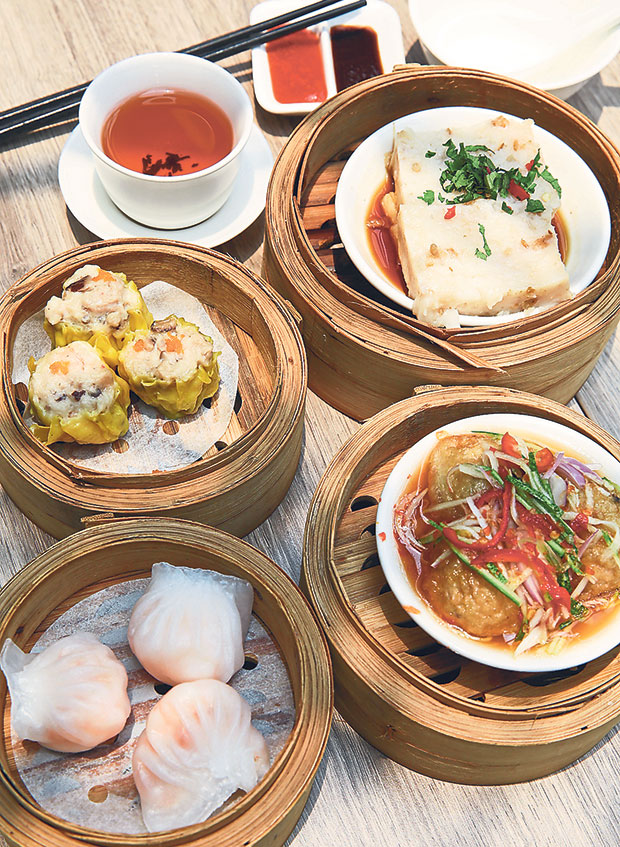 Yum cha as you nibble on steamed items like Har Gao, Siew Mai, Steamed Radish Cake and Thai Style Prawn Parcel.