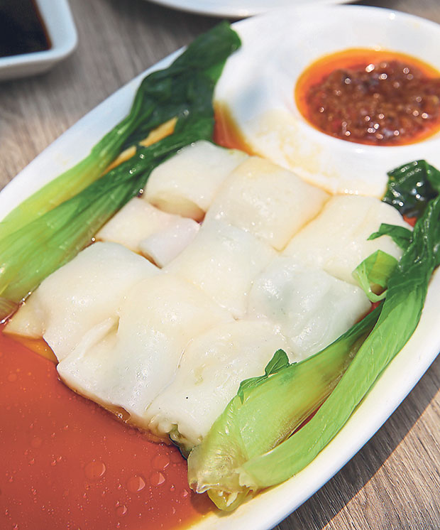 There’s four types of chee cheong fun to chose from, like this Scallop Chee Cheong Fun.