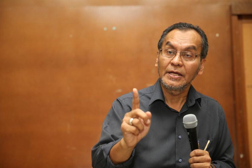 Dr Dzulkefly Ahmad at the DAP forum on 'GST - Cure or Addiction?' at the KL-Selangor Chinese Assembly Hall, KL, October 16, 2013. u00e2u20acu201d Picture by Choo Choy May