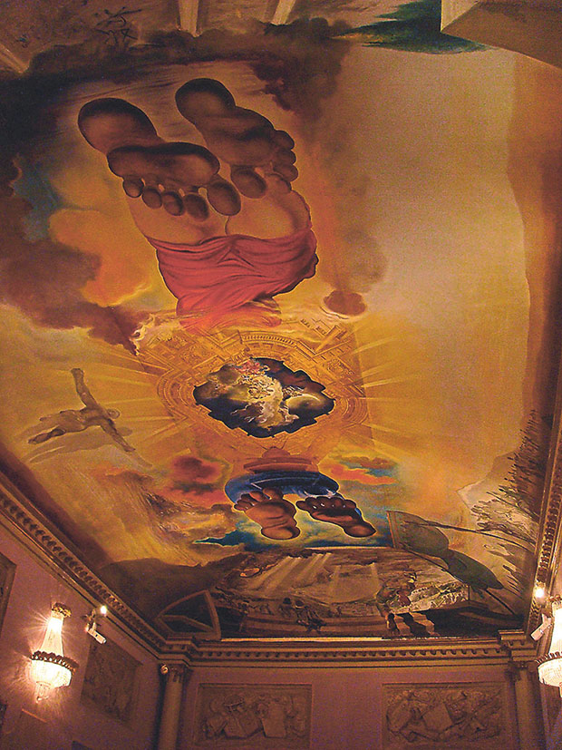 Frescoes depicting Dali and Gala adorn the ceiling of the Palace of the Wins room