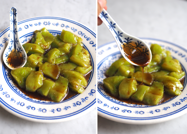 You will enjoy the wobbly 'tee nya kuih' that has a rich pandan fragrance. (right) What makes this 'tee nya kuih' incredibly hard to stop eating is the fragrant gula Melaka syrup.