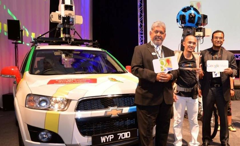 Tourism Malaysia director-general Mirza Mohammed Taiyab (left), MY SV Ops lead Nhazlisham Hamdan (centre) and Google Malaysia country manager Sajith Sivanandan at the launch of Googleu00e2u20acu2122s Street View feature in Malaysia. u00e2u20acu201d Picture courtesy of Digital Ne