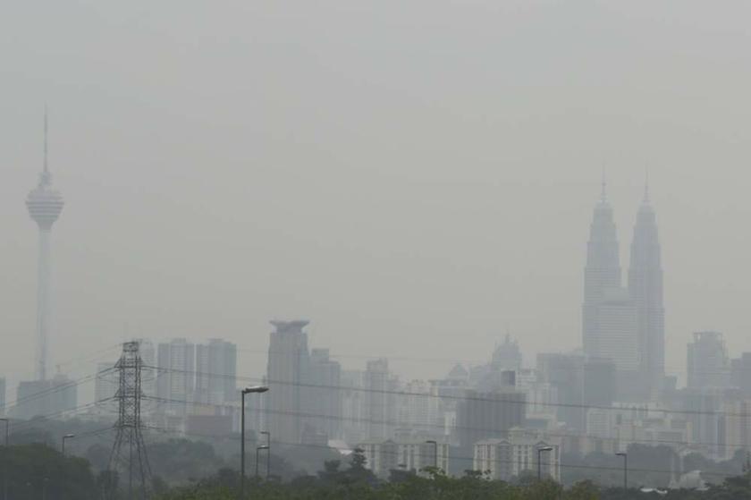 The Kuala Lumpur skyline is shrouded in a thick haze on June 24, 2013. u00e2u20acu201d Picture by Saw Siow Feng