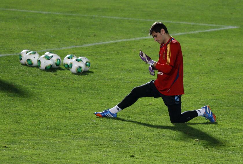 Spain's national football team's goalkeeper Iker Casillas takes part in a football training session at Iberostar stadium in Mallorca, on the Spanish Balearic island of Mallorca, October 10, 2013. u00e2u20acu201d Reuters pic