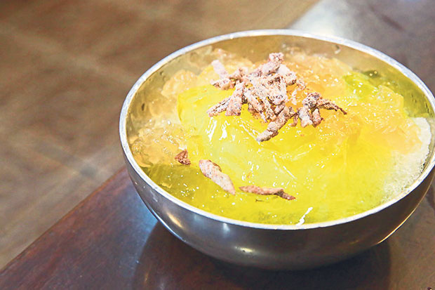 Enjoy this tangy dessert of lime jelly and shaved ice at Ipoh Sedap