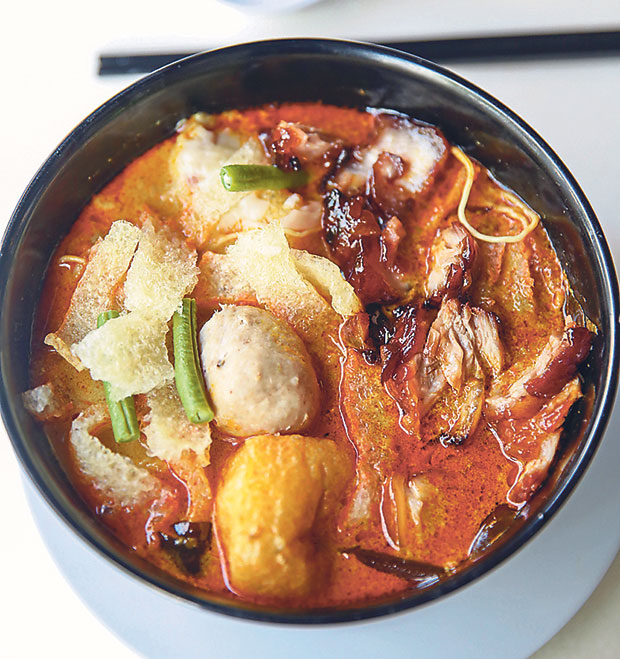 Annie1 is also popular for their fragrant and aromatic curry mee that comes with lots of goodies like char siew, pig skin, tofu puffs and vegetables