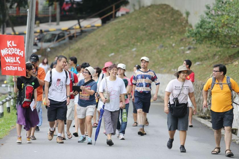 Walking up the hill to Chin Woo Stadium.  – Picture by Choo Choy May