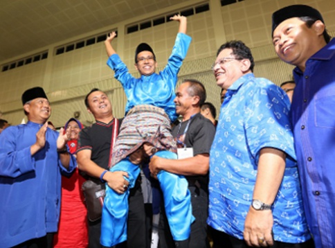 Tengku Zaihan is lifted by jubilant BN members after he was proclaimed victor in Kuala Besut last night.