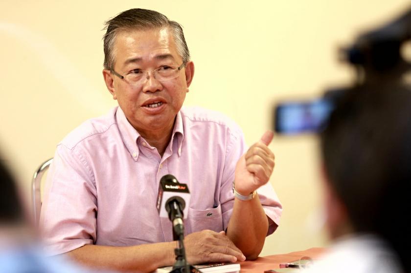 Lee Hwa Beng holding a press conference at Lakeview Club,Subang Jaya, October 4, 2013. u00e2u20acu201d Picture by Choo Choy May