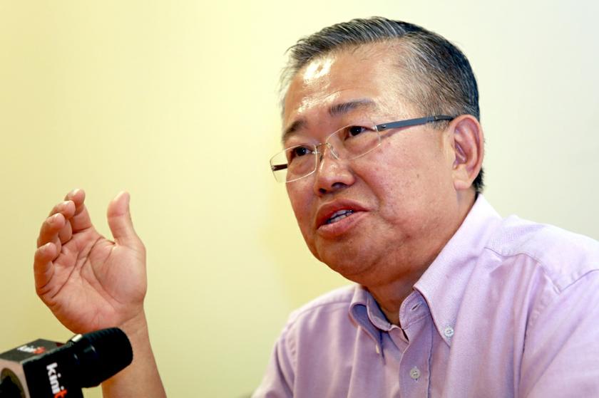 Lee Hwa Beng holding a press conference at Lakeview Club,Subang Jaya, October 4, 2013. u00e2u20acu201d Picture by Choo Choy May