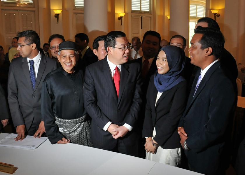 Penang Chief Minister Lim Guan Eng talking to new councillors after their swearing-in ceremony July 8, 2013. u00e2u20acu201d Picture by K.E. Ooi