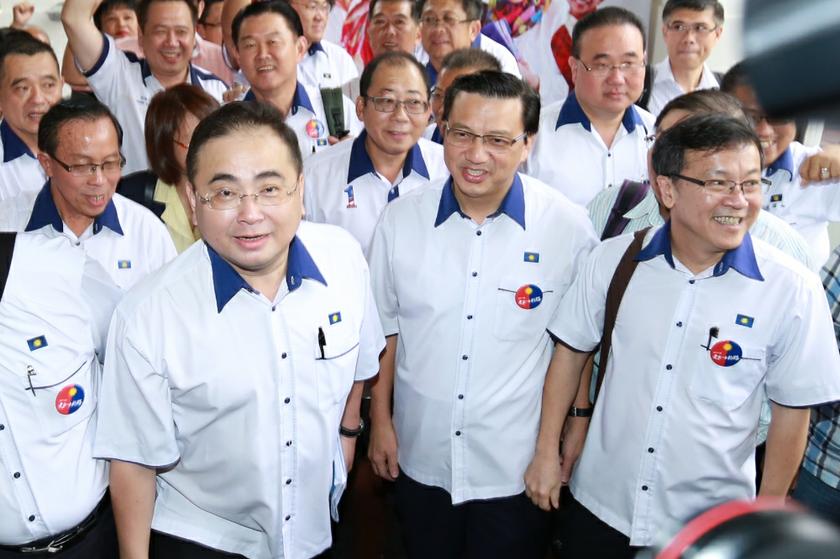 Dato' Sri Liow Tiong Lai and Datuk Ir. Dr. Wee Ka Siong arriving at the MCA building December 16 2013. Picture by Saw Siow Feng