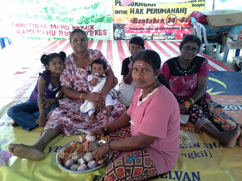 Mereka tidak tahu berapa lama lagi mereka perlu tinggal di dalam khemah.