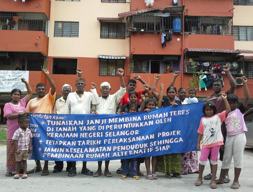 Sebahagian penduduk Taman Permata masih tinggal di dalam khemah sejak Jun 2013.