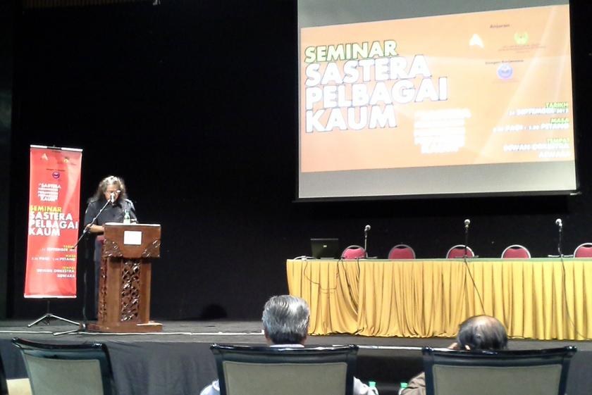 Dr Lim Swee Tin berkata Interlok telah ditolak keluar dari pagar sekolah.