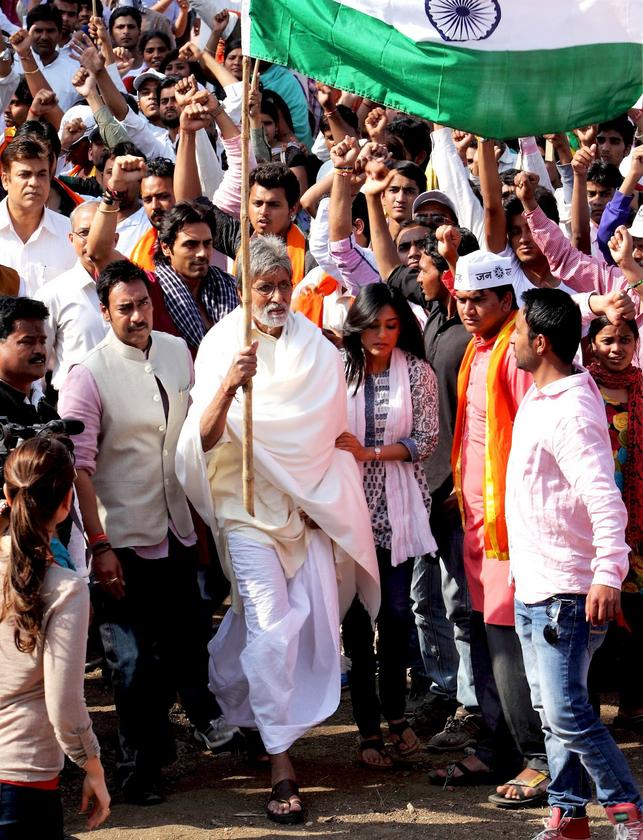 Antara babak yang mengingatkan penonton kepada Ghandi dan Pak Samad.