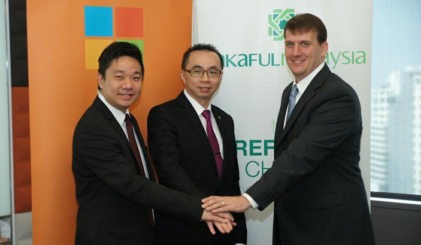 Inhouse rules (L-R): Raymond Chou, managing principal consultant at Redynamics; Patrick Wong, CIO of Takaful Malaysia; and Patterson Hicks, senior director for Datacenter & Cloud Sales, Microsoft Asia Pacific. u00e2u20acu2022 Picture courtesy of Digital News Asia