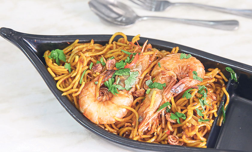 For a stronger taste, go for the mee goreng udang, which is infused with the prawn broth and various sauces