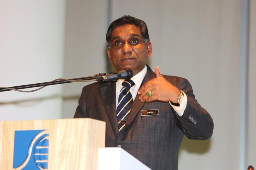 Secretary-General of Treasury, Tan Sri Dr Mohd Irwan Siregar Abdullah, speaking at a post-Budget 2014 dialogue in Kuala Lumpur October 28, 2013. u00e2u20acu201d Picture by Choo Choy May