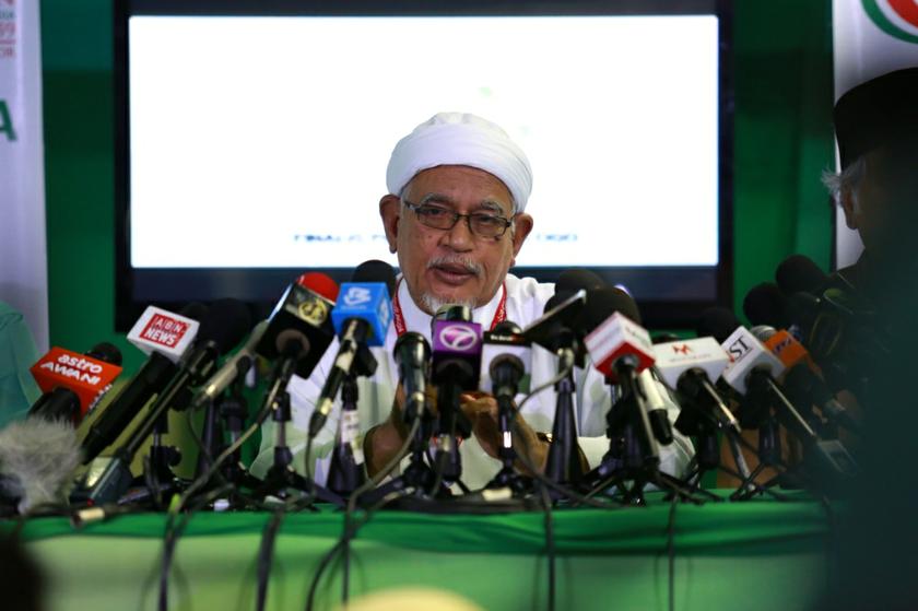 Abdul Hadi speaking at the PAS 59th Muktamar, at Stadium Malawati, in Shah Alam, November 22, 2013. u00e2u20acu201d Picture by Saw Siow Feng 