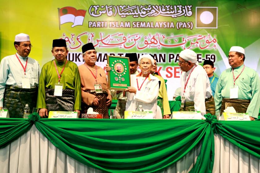 The 59th PAS Muktamar, at Stadium Malawati, in Shah Alam, November 22, 2013. u00e2u20acu201d Picture by Saw Siow Feng 