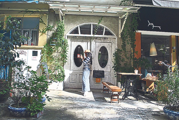Nita Katcharath wanders through a hilly Hong Kong alley