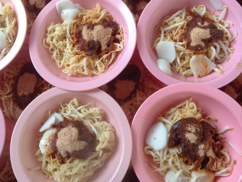MyKuali Penang White Curry Noodles became an overnight sensation after the Ramen Rater rated it as one of the Top Ten Spiciest Instant Noodles of All Time 2013.