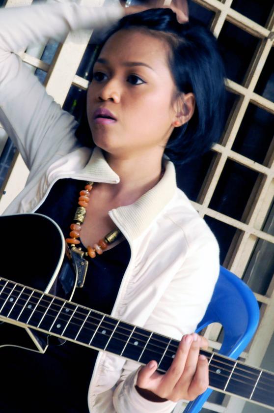 Nurul with her guitar.