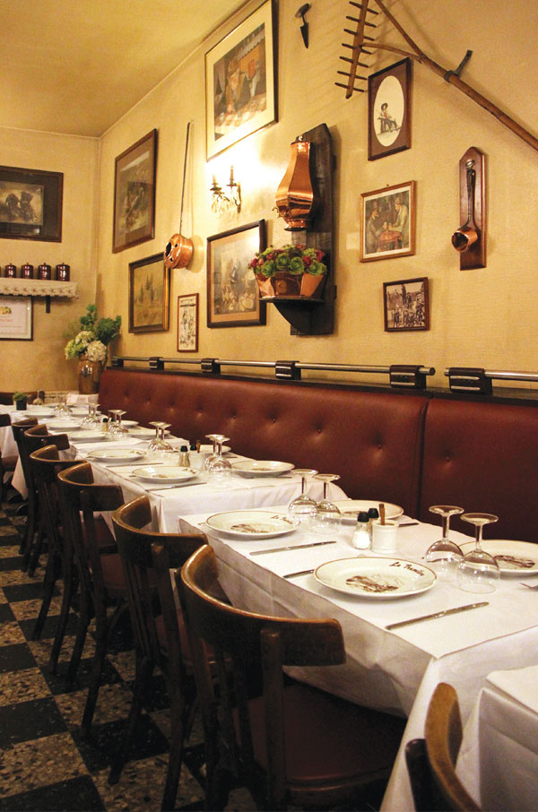 Le Trumilou is an old-fashioned, family-run bistro by the River Seine