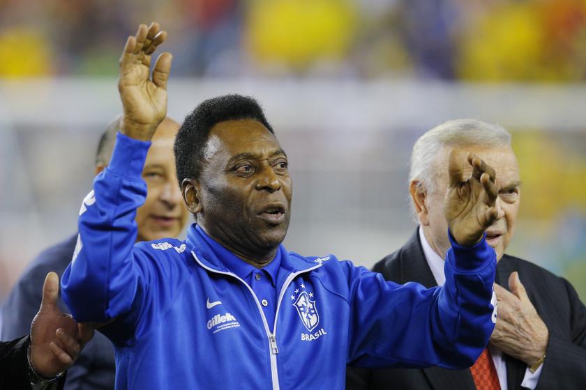 Football great Pele waves to the crowd before the international friendly football match between Brazil and Portugal in Foxborough, Massachusetts September 10, 2013. u00e2u20acu201d Reuters pic