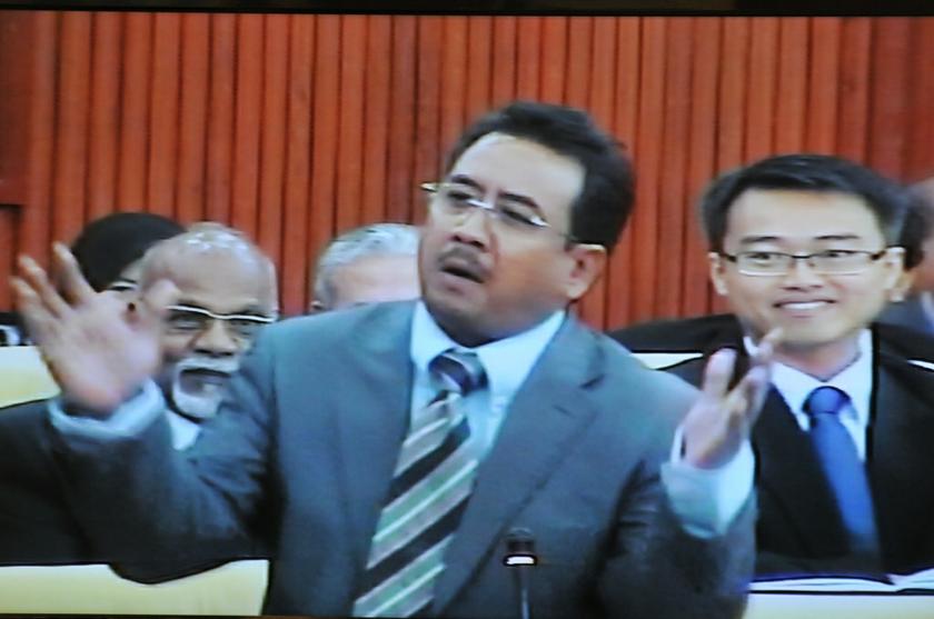 Pinang Tunggal assemblyman Datuk Roslan Saidin speaking in the assembly hall during the meeting. u00e2u20acu201d Picture by K.E. Ooin