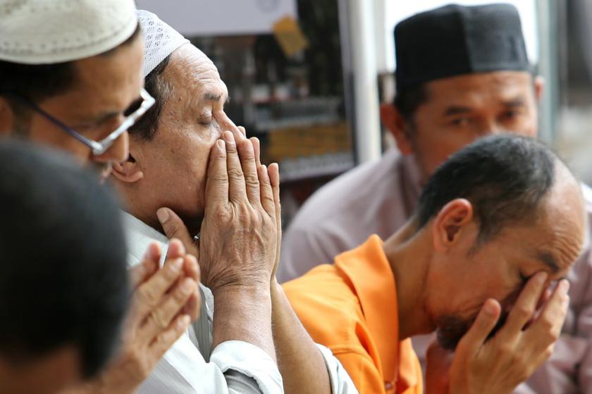 Men praying at the Masjid Jamek KL during the first Friday month of Ramadan in Kuala Lumpur, July 12, 2013. u00e2u20acu201c Picture by Choo Choy May