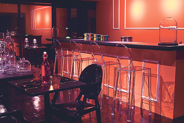 The flamingo pink of the feature wall matches that of the café’s logo