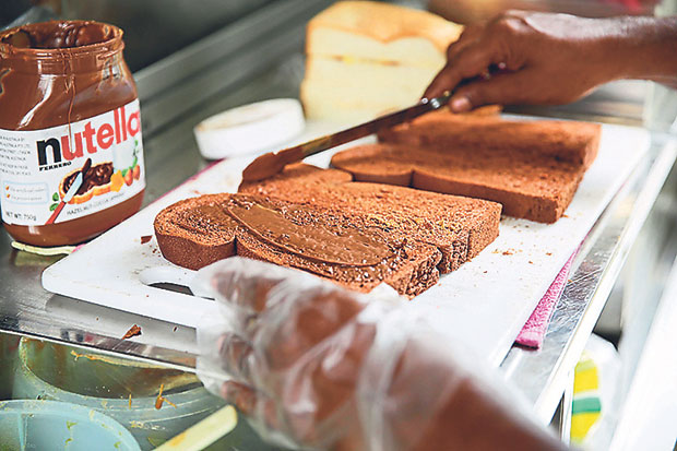 One of the divine combinations is the fluffy chocolate flavoured roti benggali with Nutella spread