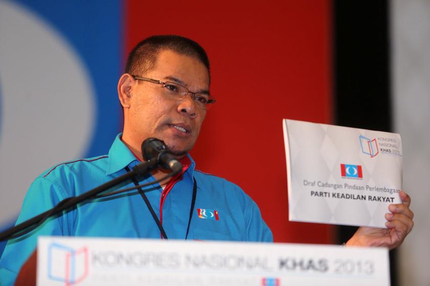 Saifuddin Nasution Ismail addressing delegates while holding a draft of the proposed amendments to the PKR constitution during the PKR Special National Congress in Shah Alam November 24, 2013. u00e2u20acu201d Picture by Choo Choy May