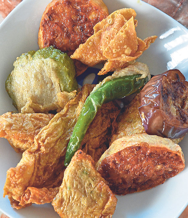 A plateful of sinful yet irresistible fried yong liew from Big Tree Foot in Pasir Pinji; easily one of the most popular hawker stalls in Ipoh.