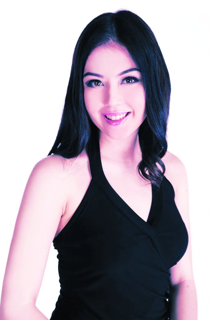 Sara Amelia Bernard, disqualified miss malaysia 2013 contestant because she is a muslim