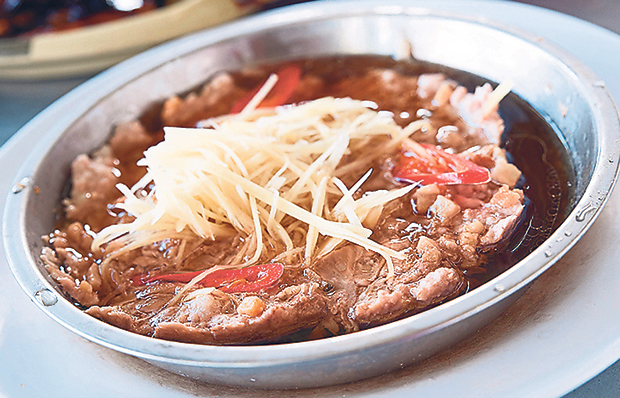 The signature dish, steamed minced pork patty with salted fish
