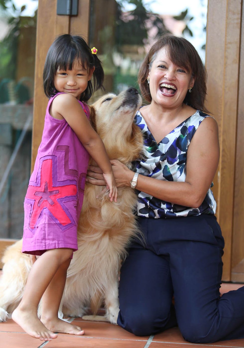 (From right) Kim and her daughter, Alaani, blowing bubbles in their backyard — Picture by Choo Choy May